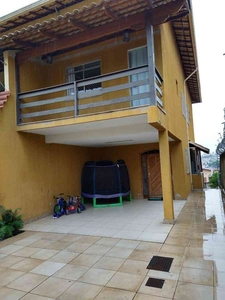 Casa com 3 quartos à venda no bairro Alvorada, 180m²