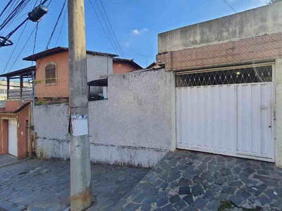 Casa com 3 quartos à venda no bairro Aparecida, 420m²