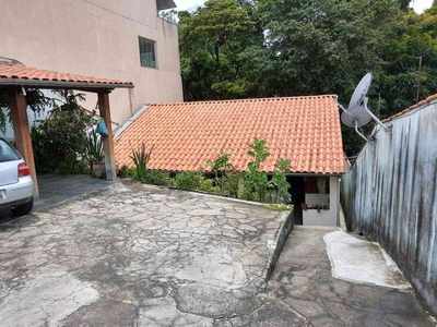 Casa com 3 quartos à venda no bairro Arcádia, 240m²