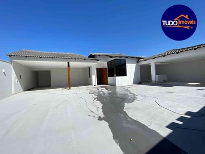 Casa com 3 quartos à venda no bairro Brasília/Plano Piloto, 202m²