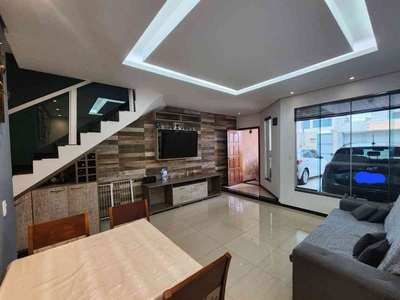 Casa com 3 quartos à venda no bairro Cabral, 140m²