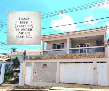 Casa com 3 quartos à venda no bairro Campos Elíseos, 250m²