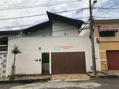 Casa com 3 quartos à venda no bairro Campos Elíseos, 250m²