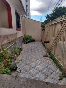 Casa com 3 quartos à venda no bairro Carlos Prates, 300m²