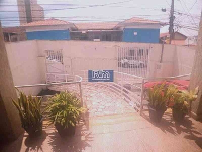 Casa com 3 quartos à venda no bairro Carlos Prates, 900m²