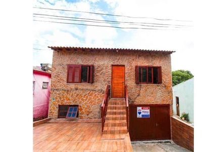 Casa com 3 quartos à venda no bairro Castro Alves, 220m²