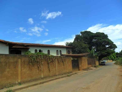 Casa com 3 quartos à venda no bairro Centro, 151m²