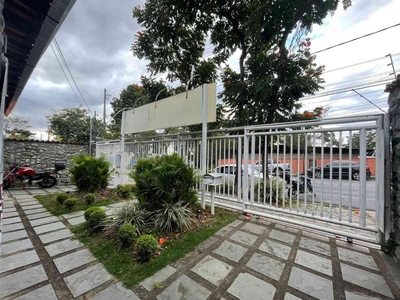 Casa com 3 quartos à venda no bairro Cidade Nova, 360m²