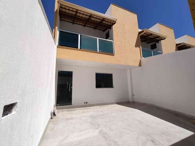 Casa com 3 quartos à venda no bairro Colonial, 110m²