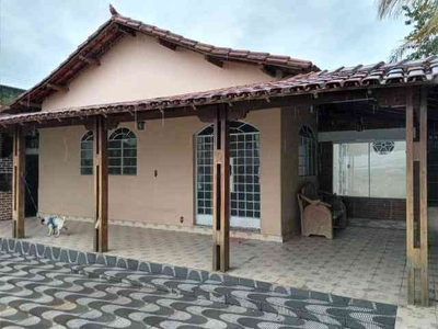 Casa com 3 quartos à venda no bairro Floramar, 360m²