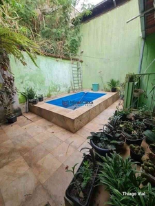 Casa com 3 quartos à venda no bairro Floresta, 130m²