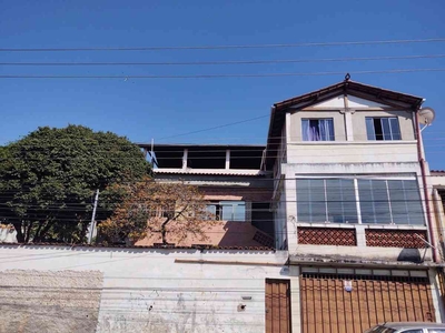 Casa com 3 quartos à venda no bairro Glória, 400m²
