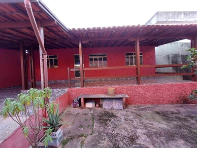 Casa com 3 quartos à venda no bairro Guanabara, 360m²