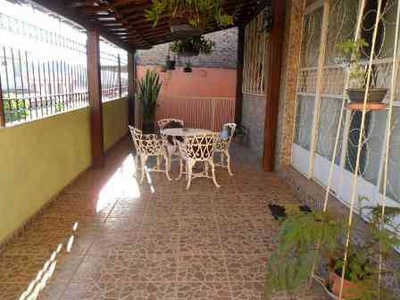 Casa com 3 quartos à venda no bairro Guarani, 250m²