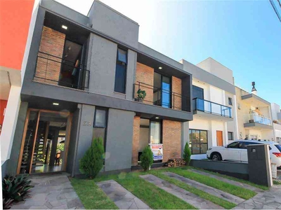 Casa com 3 quartos à venda no bairro Hípica, 160m²