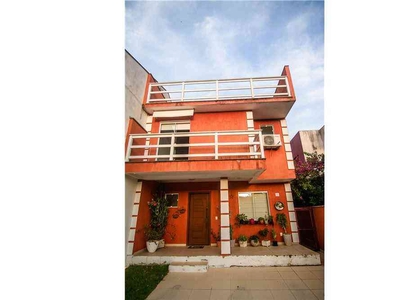Casa com 3 quartos à venda no bairro Ipanema, 137m²