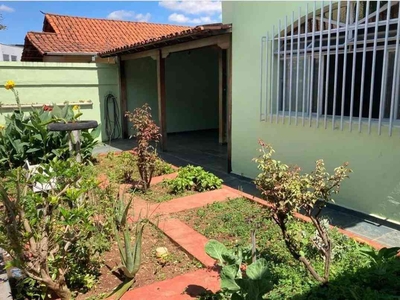 Casa com 3 quartos à venda no bairro Jardim Balneário, 360m²