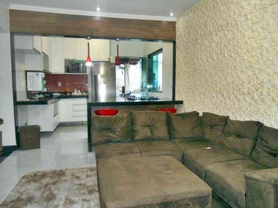 Casa com 3 quartos à venda no bairro Jardim Laguna, 270m²