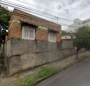 Casa com 3 quartos à venda no bairro Jardim Montanhês, 212m²