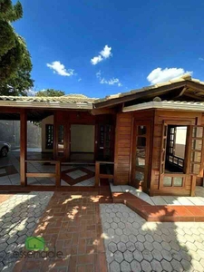 Casa com 3 quartos à venda no bairro Jardim Riacho das Pedras, 182m²