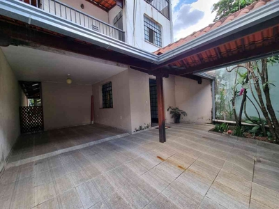 Casa com 3 quartos à venda no bairro Jardim Riacho das Pedras, 340m²