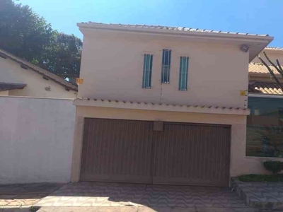 Casa com 3 quartos à venda no bairro Jardim Riacho das Pedras, 420m²