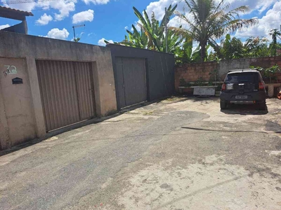 Casa com 3 quartos à venda no bairro Juliana, 180m²