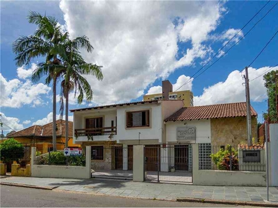 Casa com 3 quartos à venda no bairro Menino Deus, 400m²