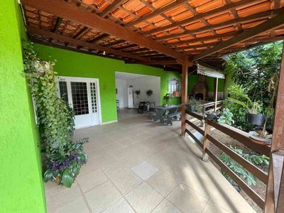 Casa com 3 quartos à venda no bairro Milanez, 360m²