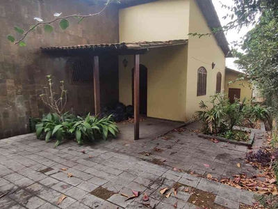 Casa com 3 quartos à venda no bairro Monsenhor Messias, 183m²