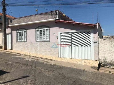 Casa com 3 quartos à venda no bairro Nossa Senhora Aparecida, 220m²