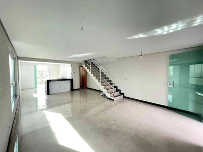 Casa com 3 quartos à venda no bairro Ouro Preto, 130m²