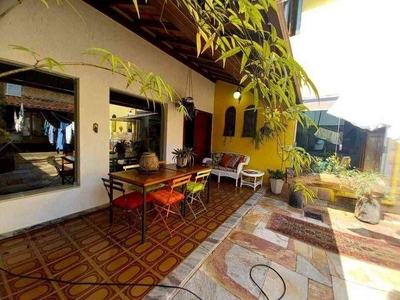 Casa com 3 quartos à venda no bairro Ouro Preto, 360m²