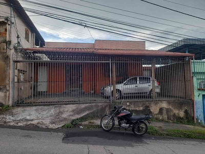 Casa com 3 quartos à venda no bairro Paraíso, 300m²