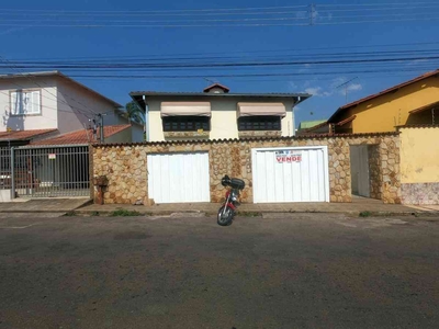 Casa com 3 quartos à venda no bairro Parque Boa Vista, 300m²
