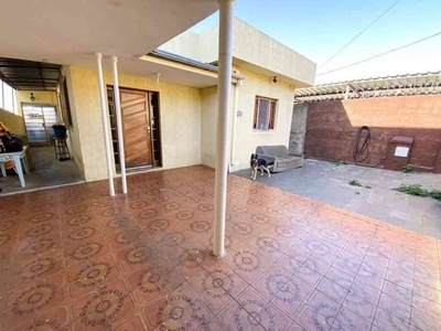 Casa com 3 quartos à venda no bairro Parque Recreio, 100m²