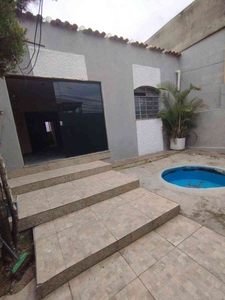 Casa com 3 quartos à venda no bairro Parque Recreio, 300m²