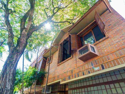Casa com 3 quartos à venda no bairro Petrópolis, 235m²