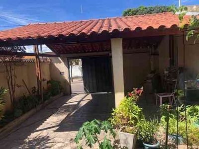 Casa com 3 quartos à venda no bairro Piratininga (venda Nova), 182m²