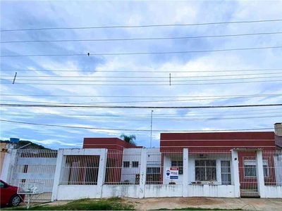 Casa com 3 quartos à venda no bairro Popular, 239m²