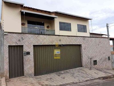 Casa com 3 quartos à venda no bairro Residencial São Lucas, 300m²