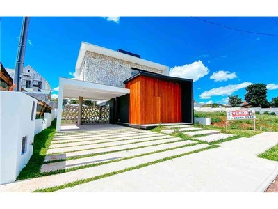 Casa com 3 quartos à venda no bairro Roselândia, 295m²