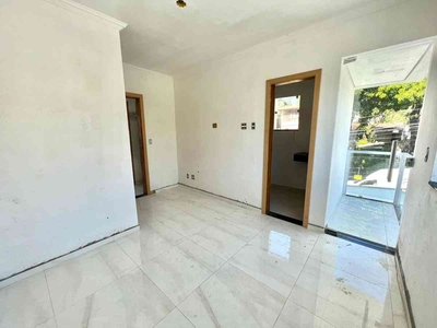 Casa com 3 quartos à venda no bairro Santa Amélia, 130m²