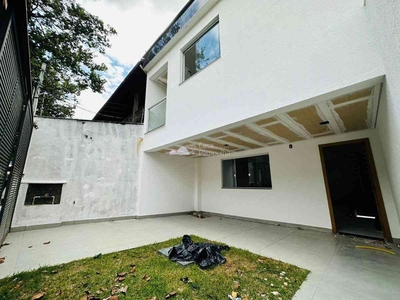 Casa com 3 quartos à venda no bairro Santa Amélia, 160m²