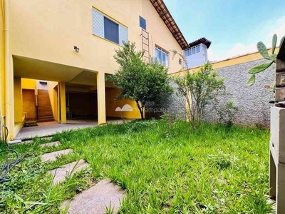 Casa com 3 quartos à venda no bairro Santa Amélia, 180m²