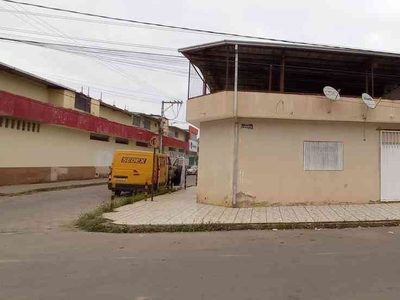 Casa com 3 quartos à venda no bairro Santa Cruz, 234m²