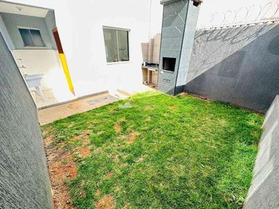 Casa com 3 quartos à venda no bairro Santa Mônica, 120m²