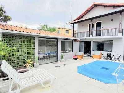 Casa com 3 quartos à venda no bairro Santa Teresa, 400m²
