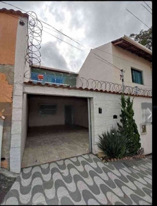 Casa com 3 quartos à venda no bairro Sapucaias III, 220m²