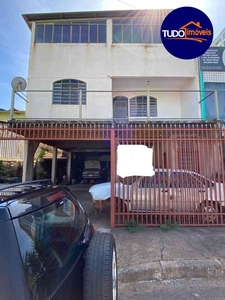 Casa com 3 quartos à venda no bairro Setor Industrial, 240m²